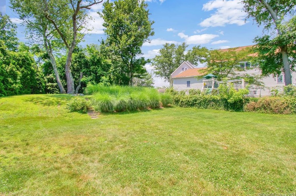 983 Black Rock Tpke, Fairfield CT  06825-4159 exterior
