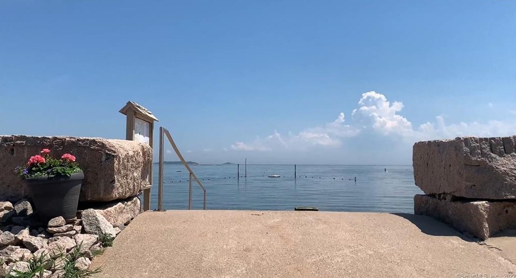 124 Hotchkiss Grove Rd, Branford, CT 06405