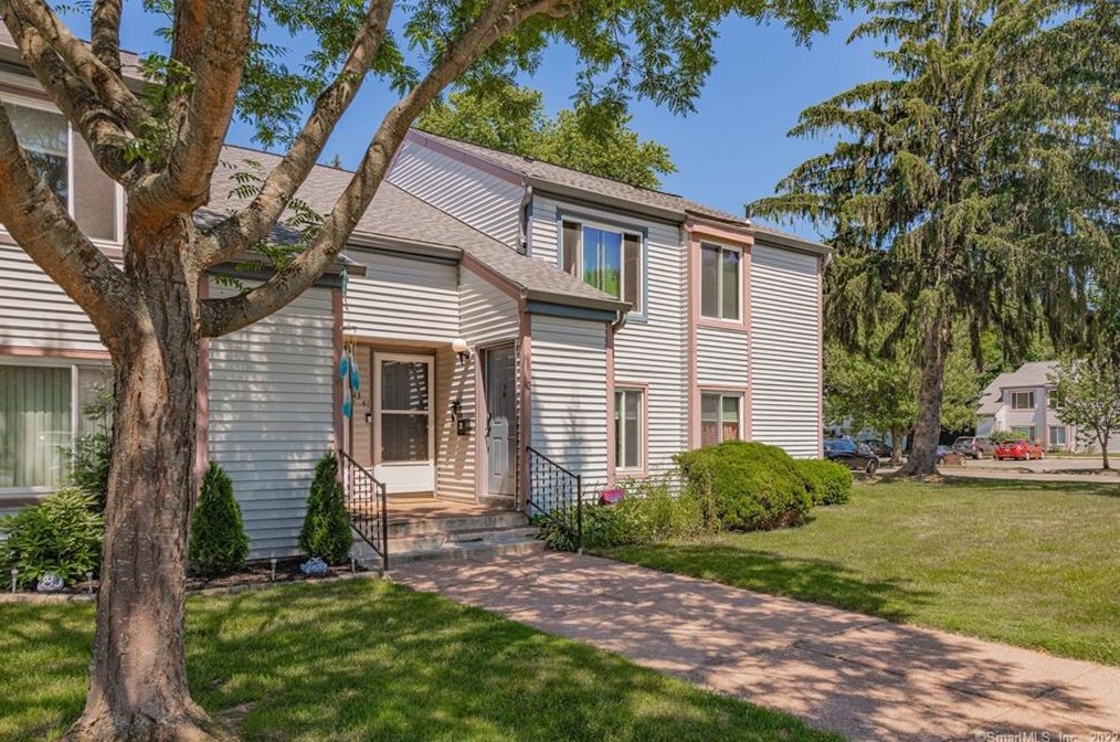 42 Candlewood Dr #42, Wapping, CT 06074