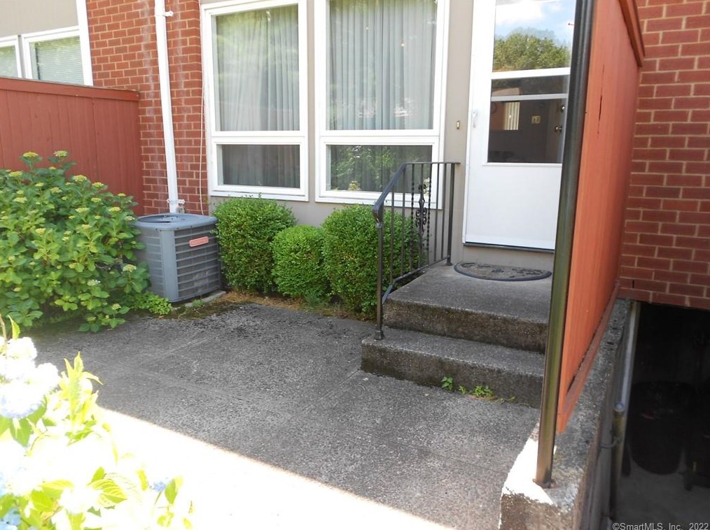 148 Centerbrook Rd, New Haven CT  06518-3402 exterior