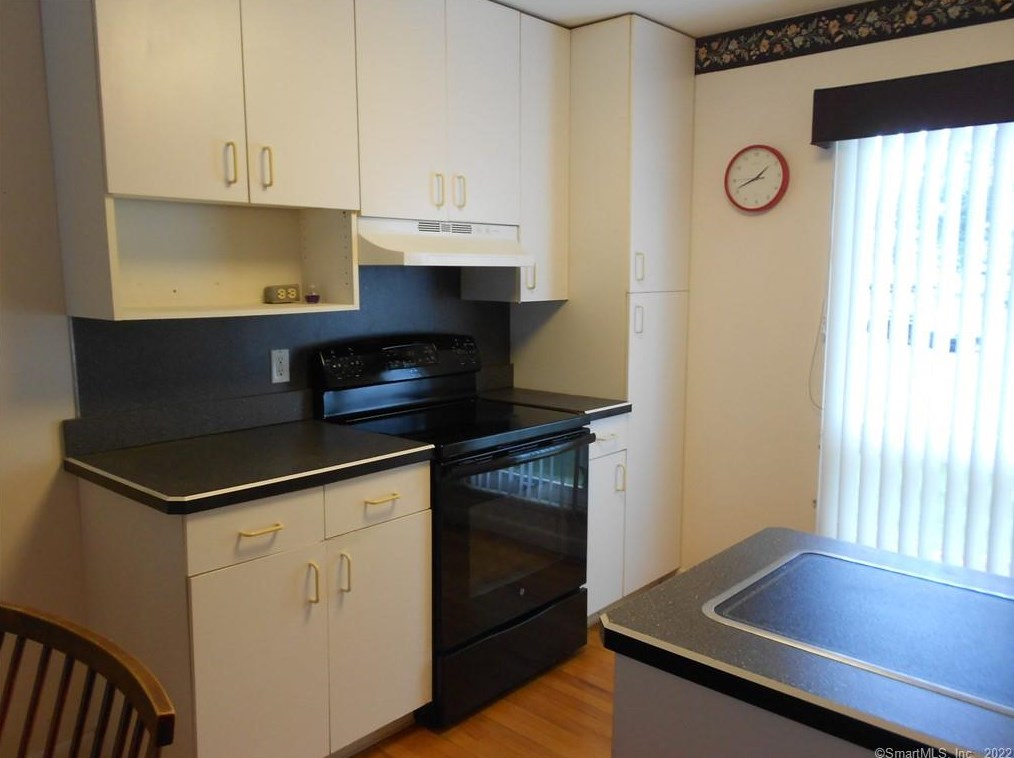148 Centerbrook Rd, New Haven CT  06518-3402 exterior