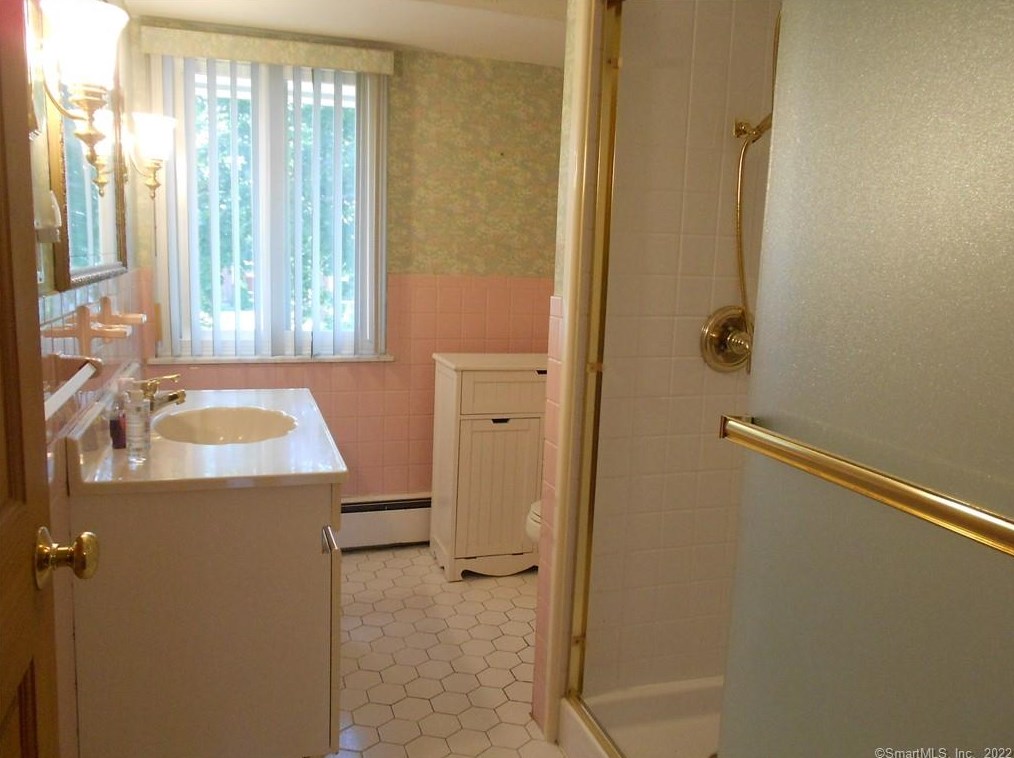 148 Centerbrook Rd, New Haven CT  06518-3402 exterior
