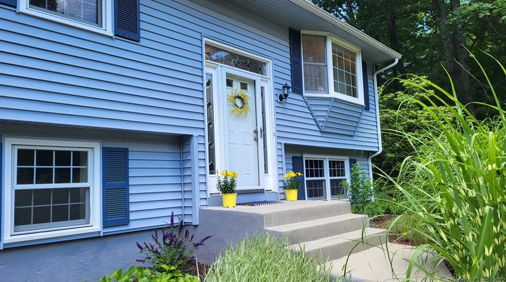 19 Red Stone Dr, Simsbury, CT 06089