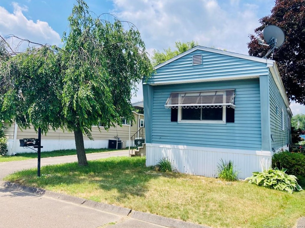 5 Chickasaw Dr, Hartford, CT 06118