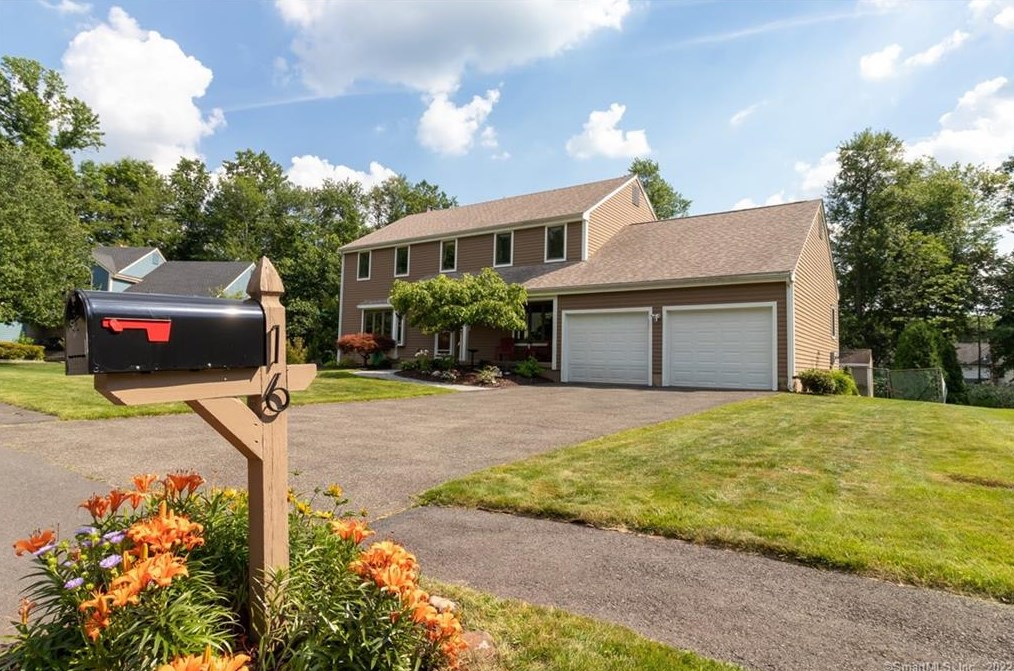 16 Virginia Ln, Unionville, CT 06085