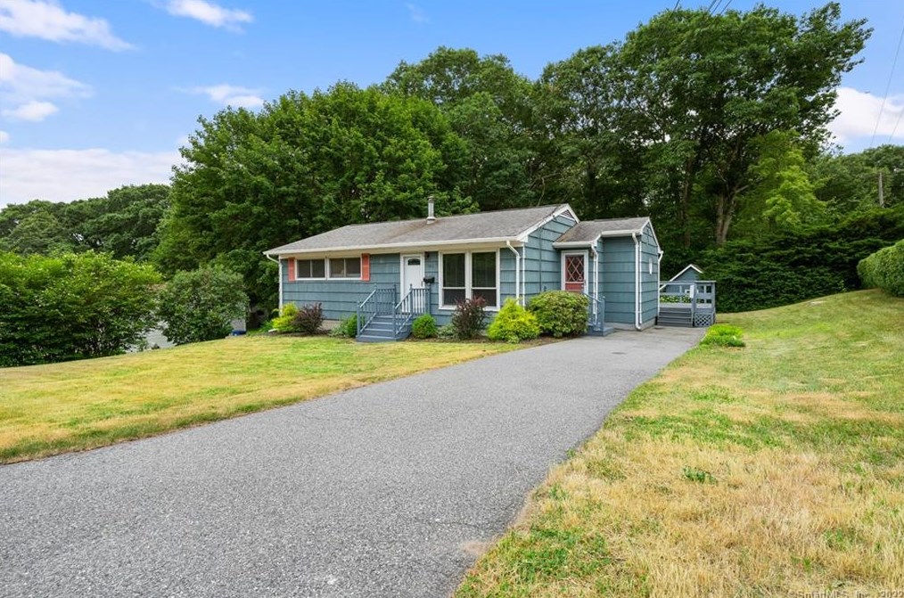 103 Russell St, Mystic, CT 06355-1430