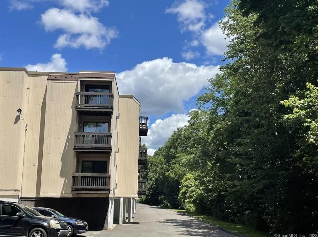 175 Mill Pond Rd #406, New Haven, CT 06514