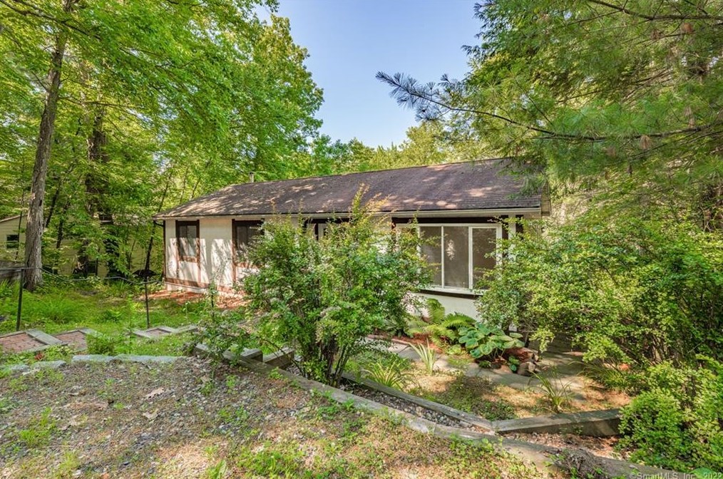 24 Cliff Dr, Avon, CT 06001