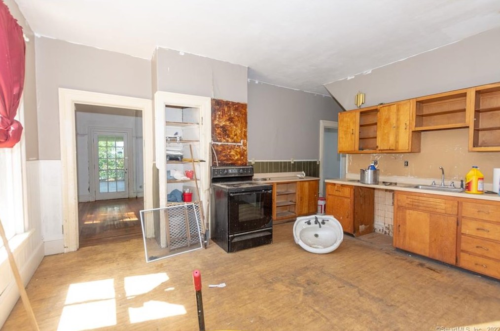 159 Prospect St, Chestnut Hill CT  06226-2631 exterior