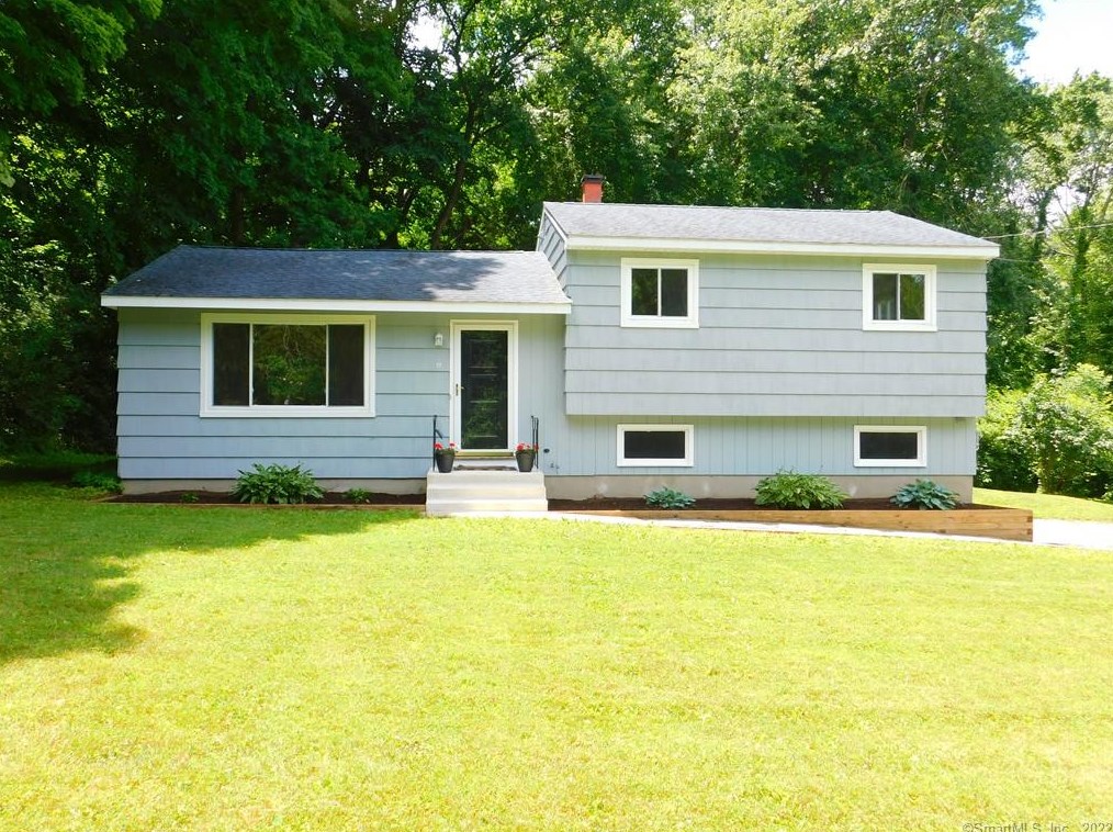 19 W Maiden Ln, Upper Stepney, CT 06468
