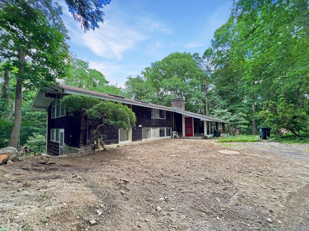 97 E Hunting Ridge Rd, Stamford, CT 06903