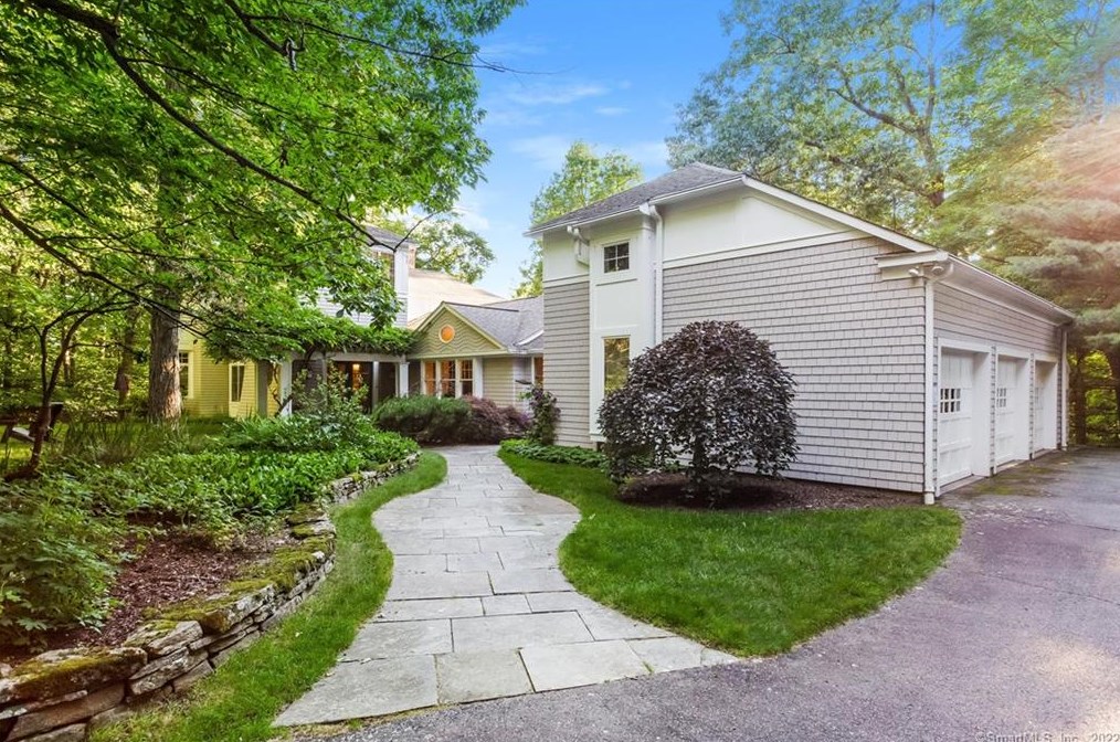 77 Bayberry Hill Rd, Avon, CT 06001