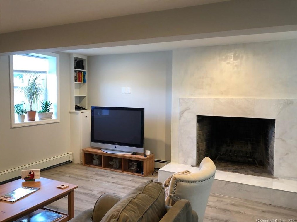 90 Iroquois Rd #a, Stamford, CT 06902