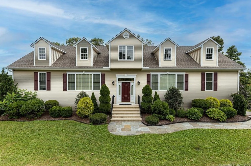 35 Clearview Dr, Brookfield Center, CT 06804