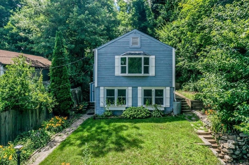 25 Underhill Rd, Sandy Hook, CT 06482