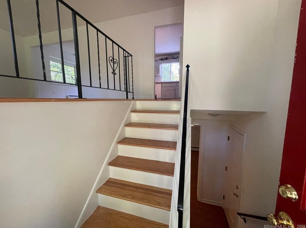 8 Heathwood Ln, Westport, CT 06880
