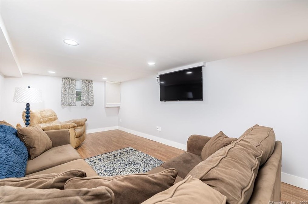 45 Henry Ave, Hartford CT  06111-3406 exterior