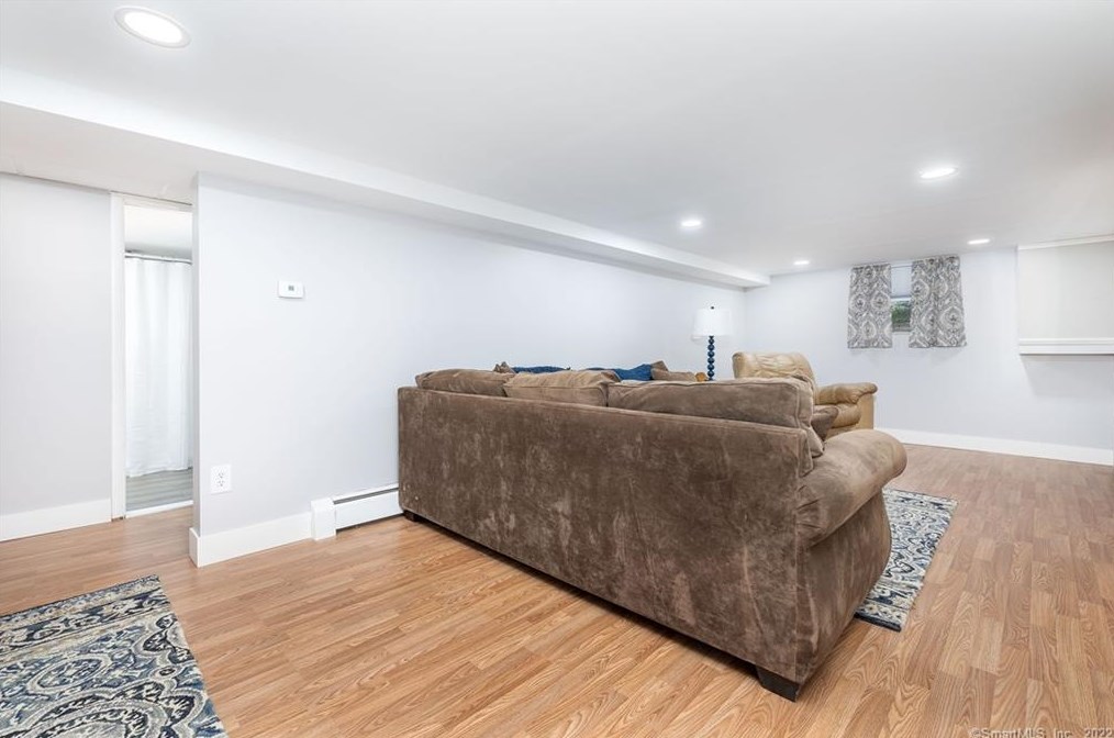 45 Henry Ave, Hartford CT  06111-3406 exterior