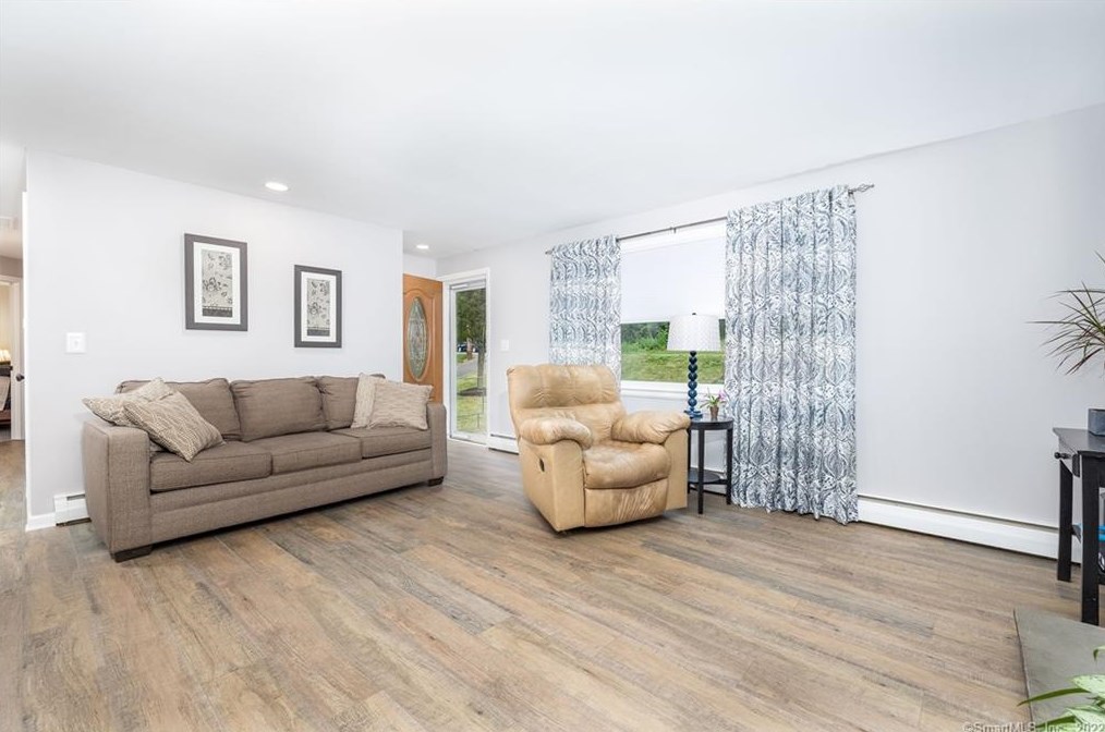 45 Henry Ave, Hartford CT  06111-3406 exterior