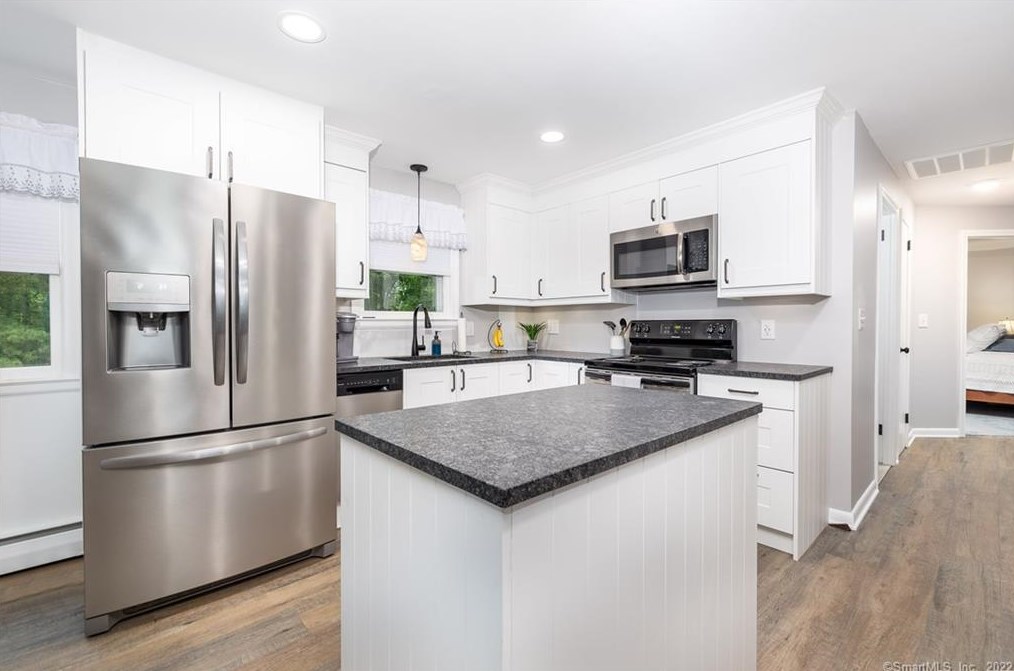 45 Henry Ave, Hartford CT  06111-3406 exterior