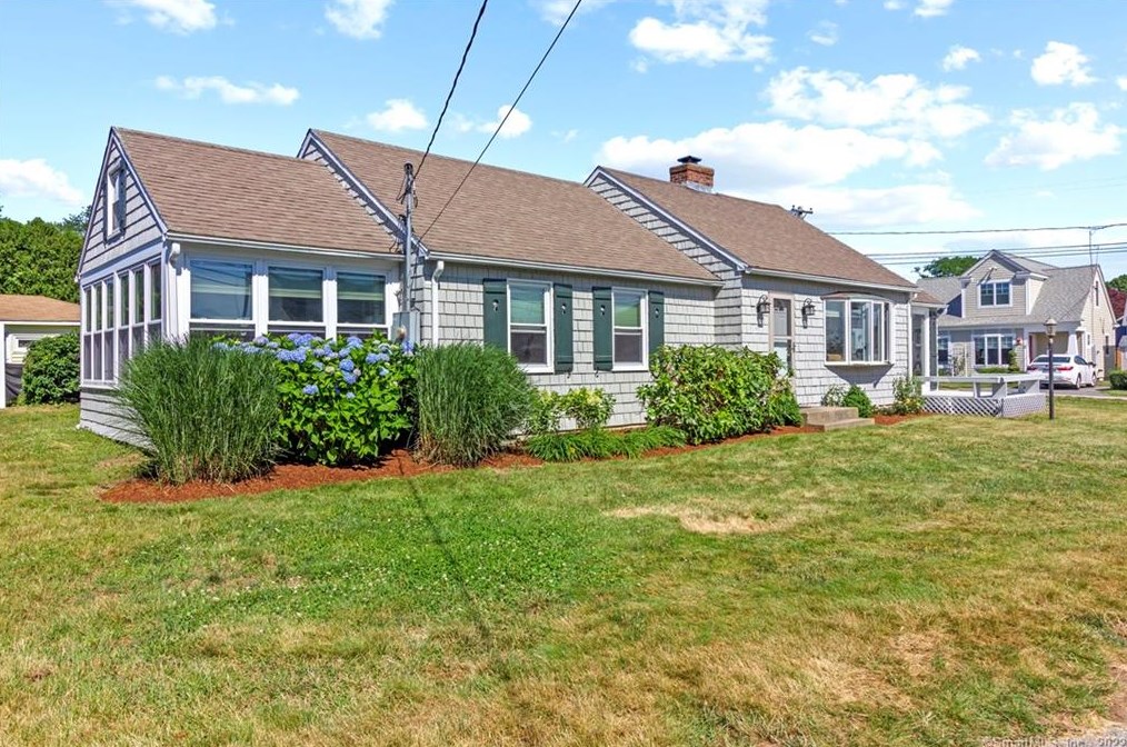 85 E Shore Dr, Niantic, CT 06357
