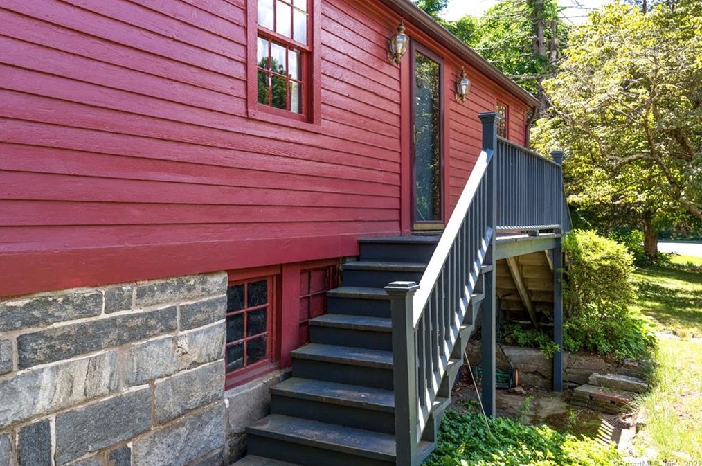 105 Old Turnpike Rd, Haddam, CT 06438