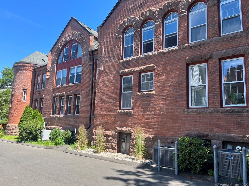 655 Orange St, New Haven CT  06511-3861 exterior
