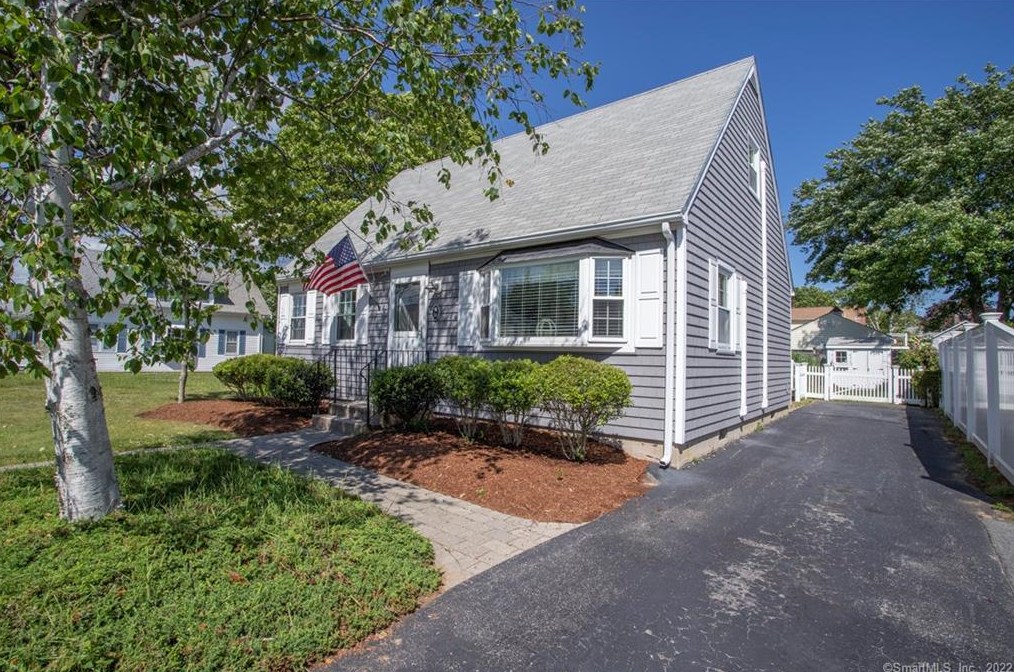 16 Neptune Dr, Fenwick, CT 06475
