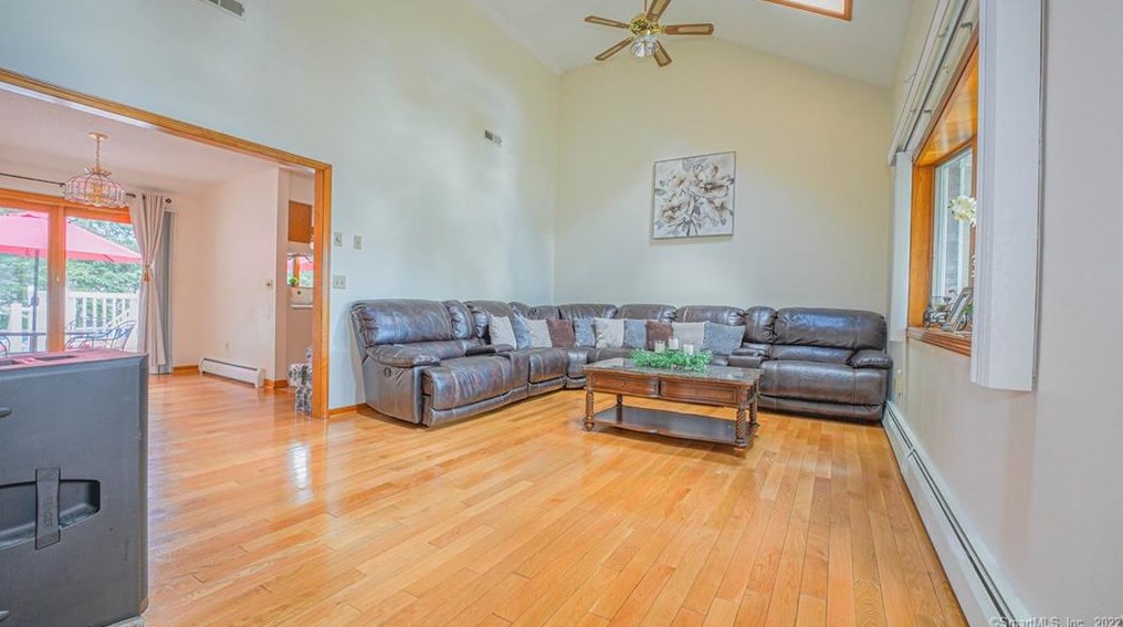 287 Field St, Union City, CT 06770
