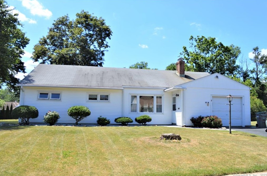 14 Elizabeth Dr, Manchester, CT 06042