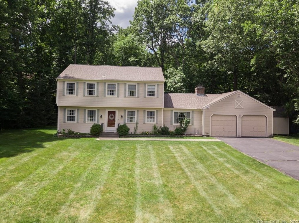 156 Wildwood Cir, Union City, CT 06770 exterior