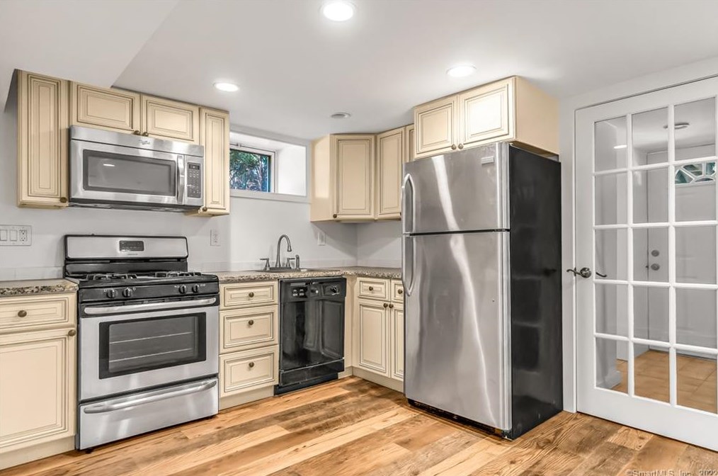 40 Elmwood Ave #2, Norwalk, CT 06854