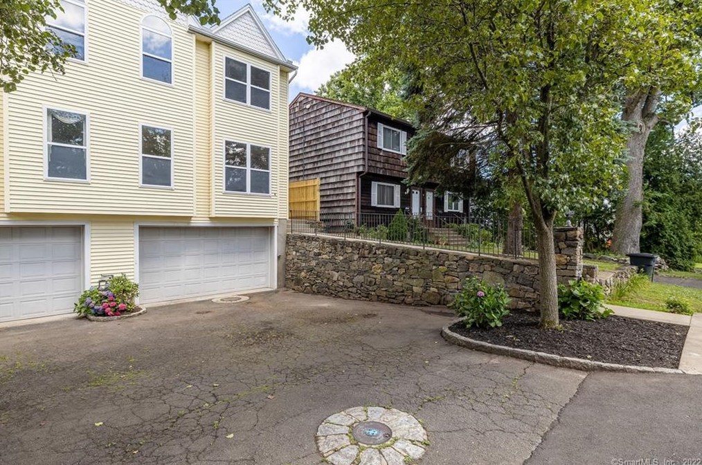 7 Edgewood St, Norwalk, CT 06854