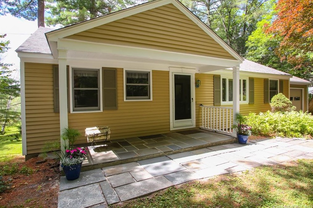 11 Woodland Cir, Lakeville, CT 06039
