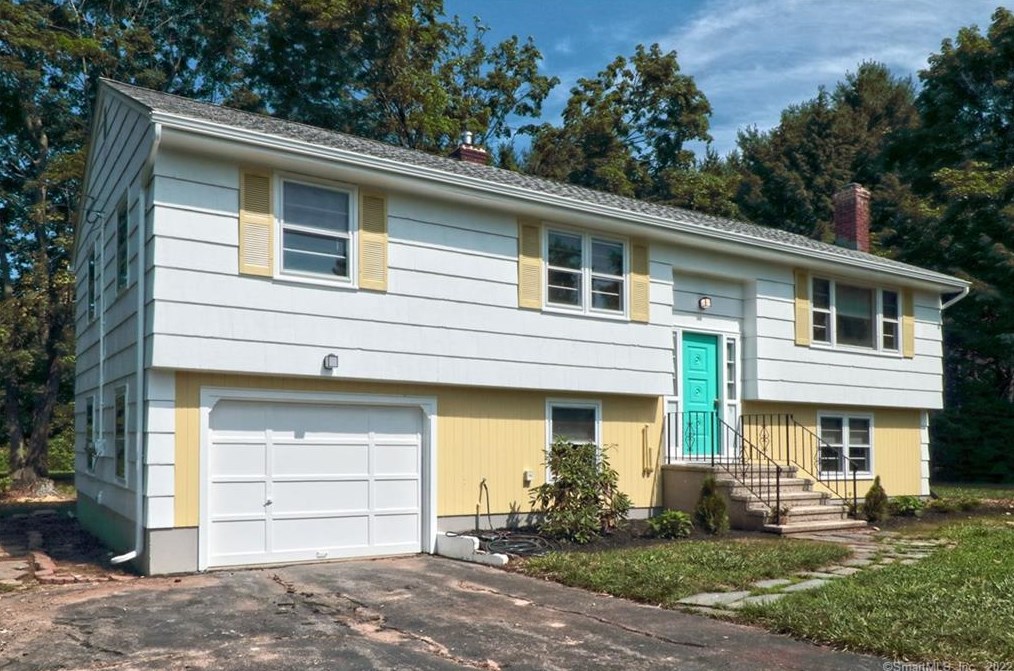 9 Randall Dr, North Haven, CT 06473