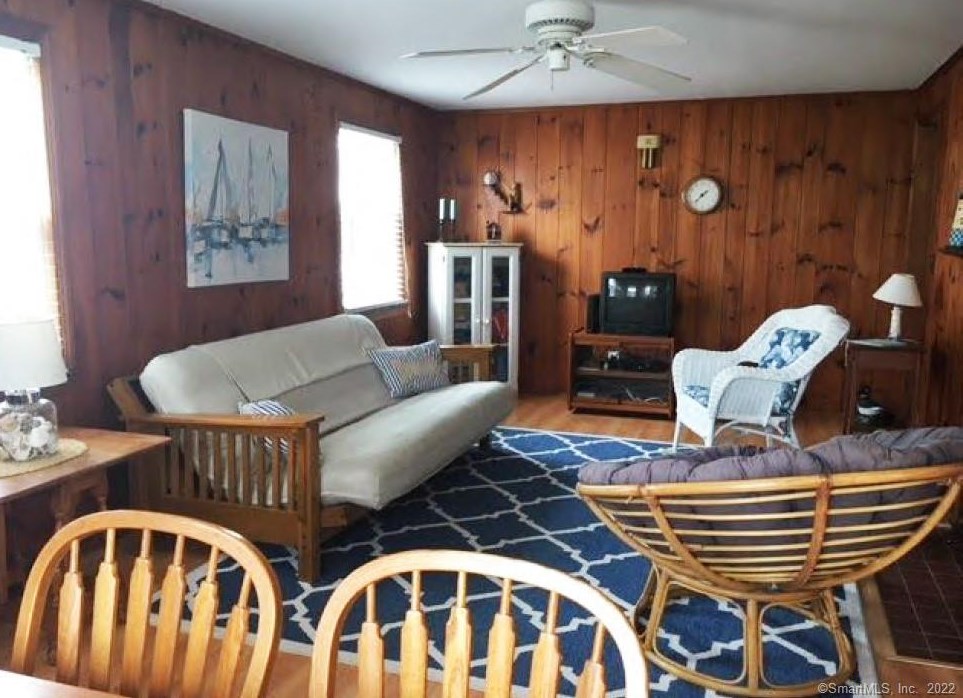 20 S Lee Rd, Niantic, CT 06357