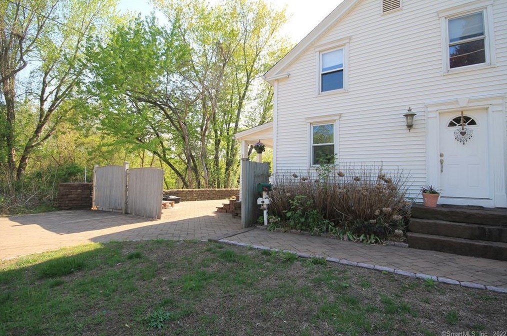 315 Naubuc Ave, Glastonbury, CT 06033
