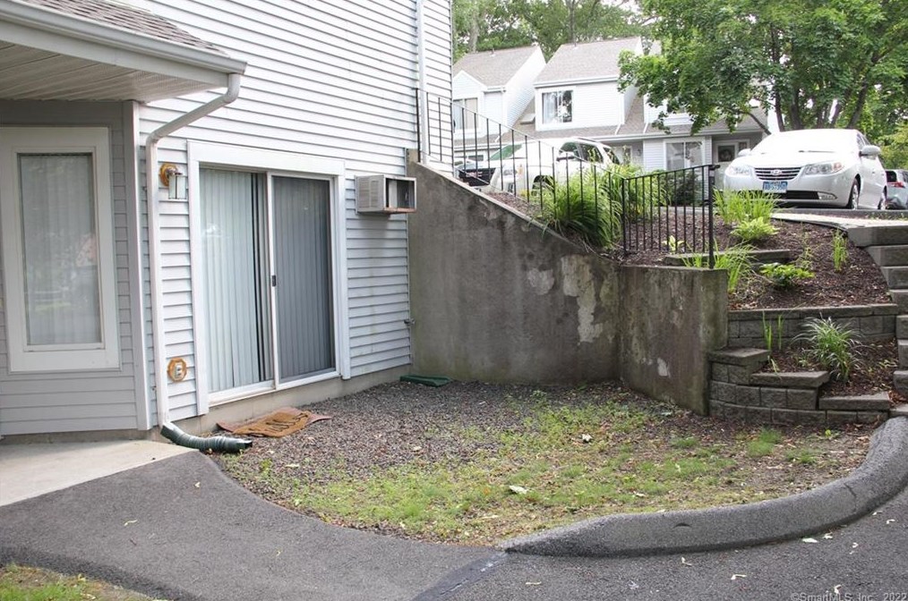 20 E Pembroke Rd #1, Danbury, CT 06811