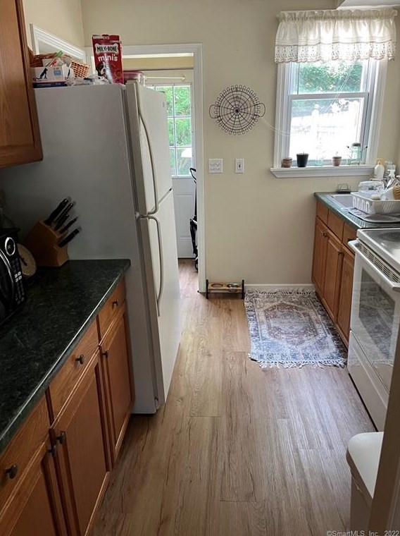 24 Pleasant St, United States Coast Guard Ac, CT 06320