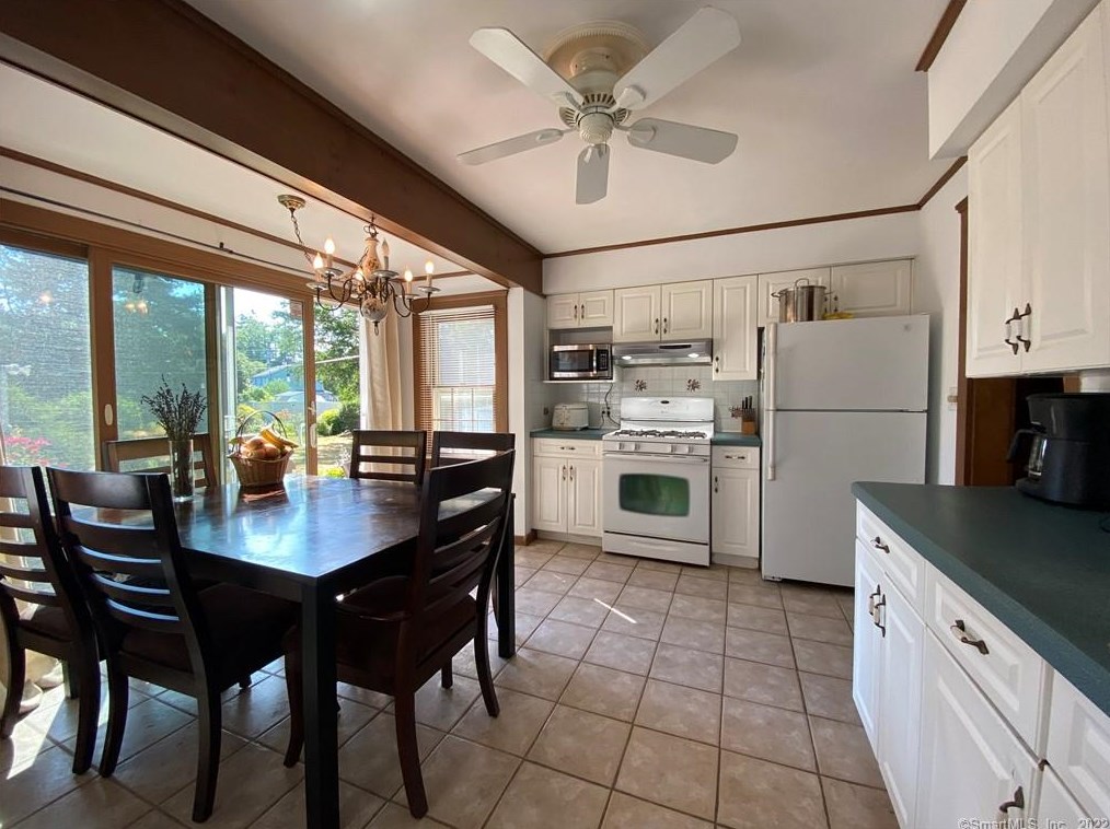 15 Beecher Pl, New Haven CT 06512-3904 exterior