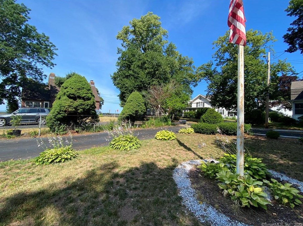 15 Beecher Pl, New Haven CT 06512-3904 exterior