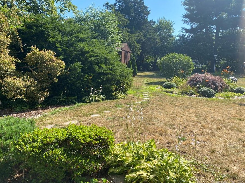 15 Beecher Pl, New Haven CT 06512-3904 exterior