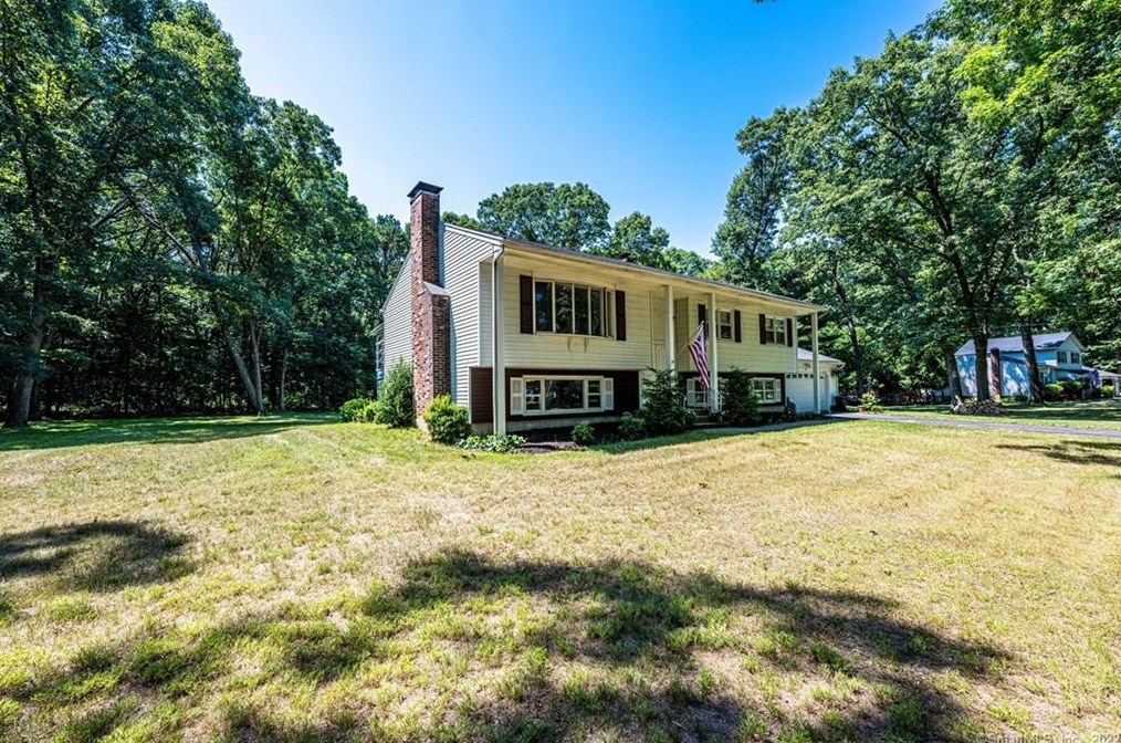 35 Bowling Green Dr, North Haven, CT 06473