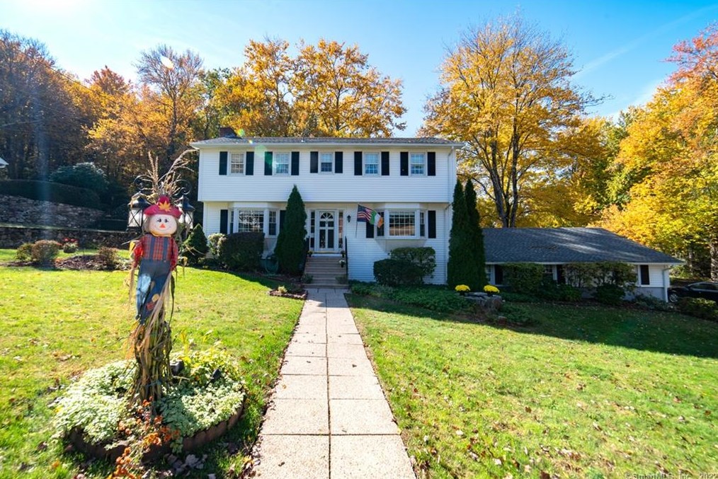 93 Lockwood Dr, Watertown, CT 06795-2511