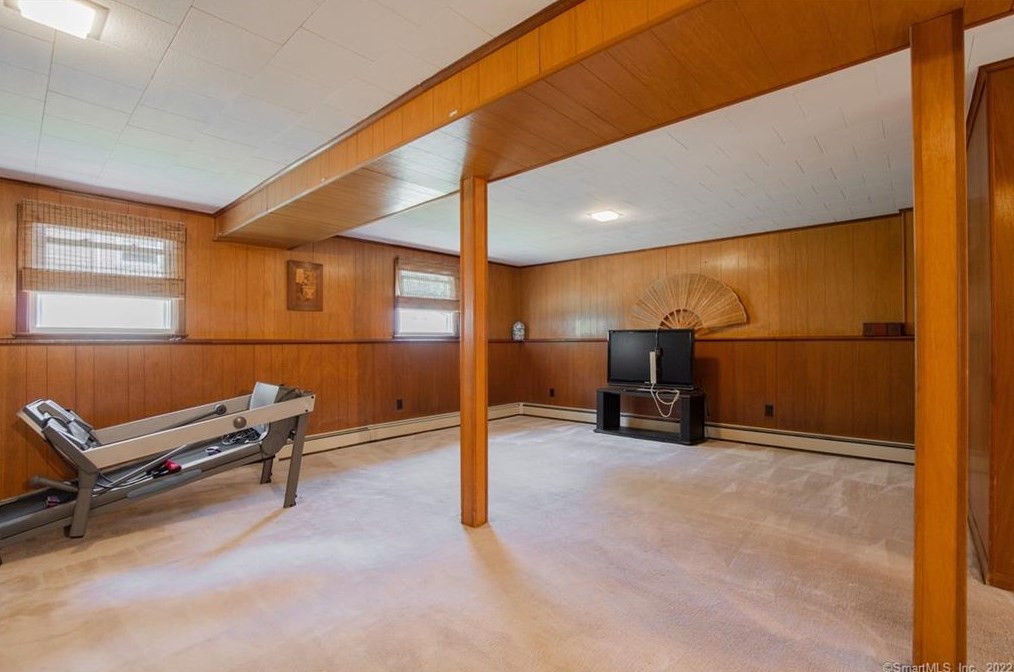 103 Hilltop Ln, New Haven CT 06516-4808 exterior