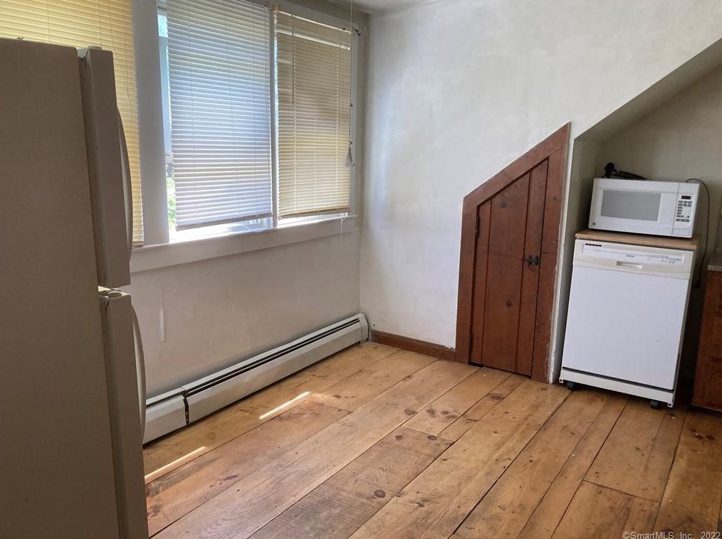 194 Whalehead Rd #2, Gales Ferry, CT 06335