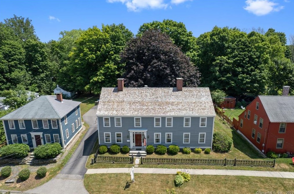 8 Elm Ave, Norwich, CT 06360-2302