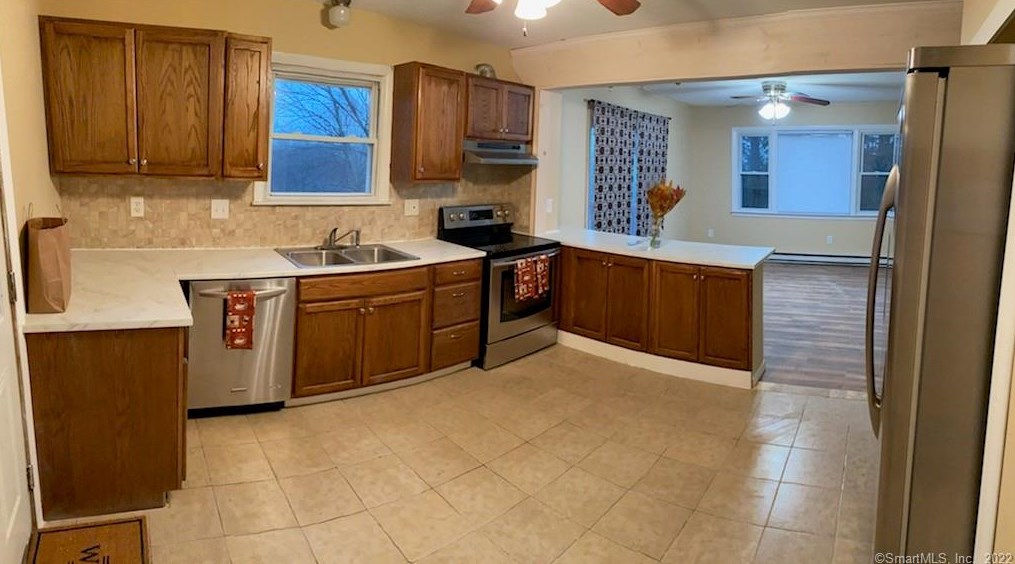 123 Juniper Ridge Dr, Waterbury, CT 06708