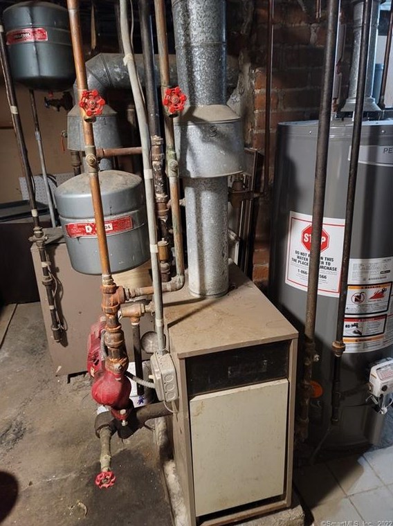 51 St, Hartford CT 06114-2642 exterior