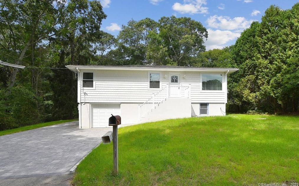 9 Park Ct, Niantic, CT 06357
